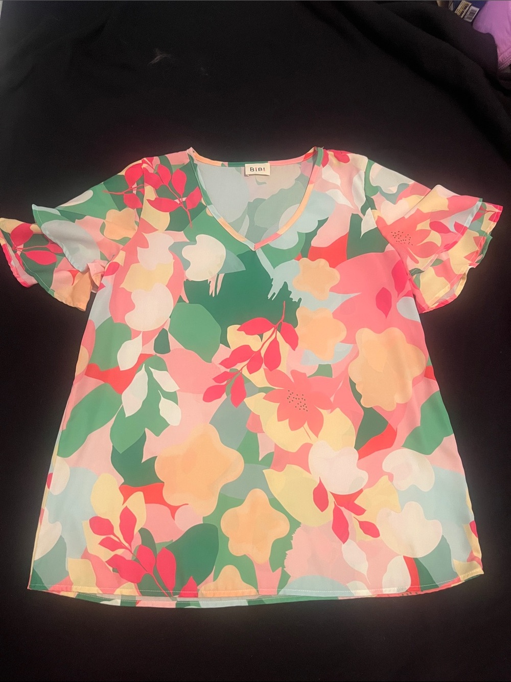BiBi Multicolor Floral V-Neck Short Sleeve Blouse
